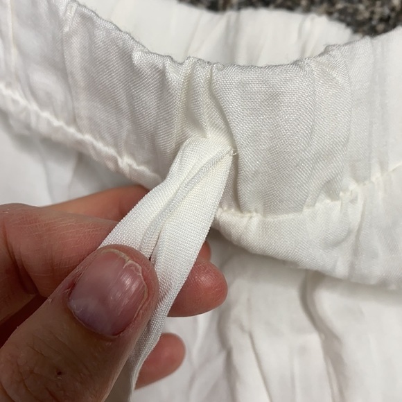 Heart Hips White Lace Hem Woven Shorts NWT - Picture 11 of 11